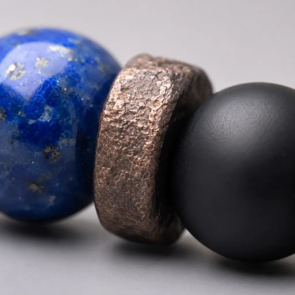 Lapis Lazuli onyx bracelet macro featuring the blue lapis lazuli gemstone, textured spacer ring, and matte black onyx bead details.