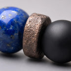 Lapis Lazuli onyx bracelet macro featuring the blue lapis lazuli gemstone, textured spacer ring, and matte black onyx bead details.